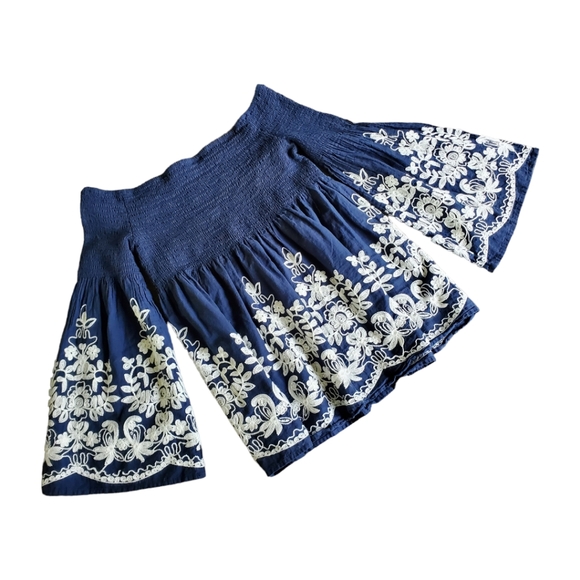 Rockin c off the shoulder navy blue and white embroidery top bell sleeve small - Picture 6 of 7